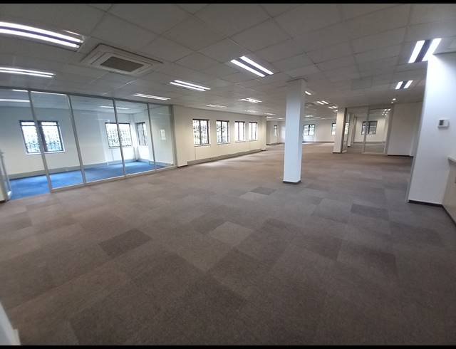 526M² OFFICE TO LET IN BRYANSTON